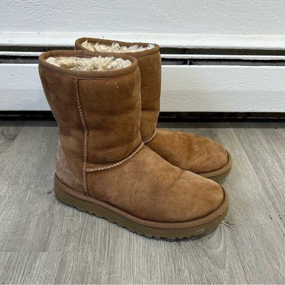 UGG Australia Classic Shearling-Lined Chestnut Tan Winter Boots Women’s Size 6 - Picture 3 of 7